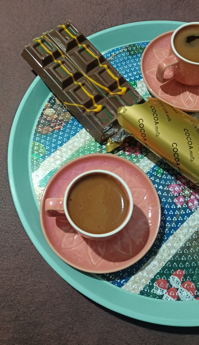 Dubaiden orjinal Dubai çikolatası geldi, sınırlı sayıda, sana verir miydim söyleyim mi?