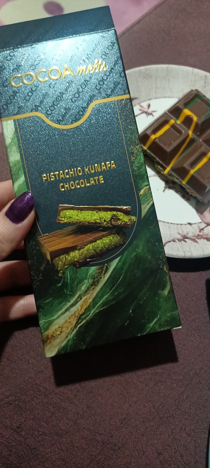 Dubaiden orjinal Dubai çikolatası geldi, sınırlı sayıda, sana verir miydim söyleyim mi?