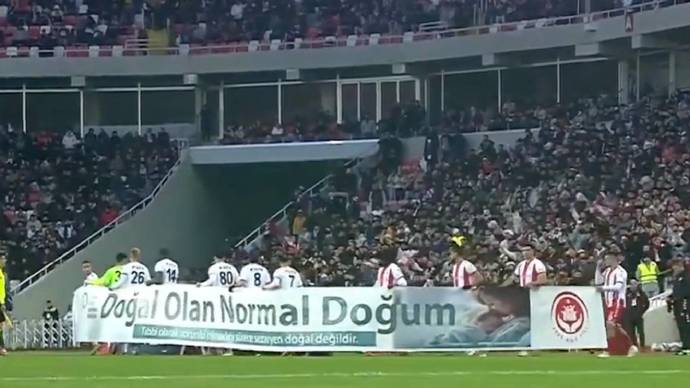 "Doğal olan normal doğum" pankartı kadın örgütlerinin tepkisini çekti: Bu sağlık kampanyası değil, açıkça cinsiyetçi bir dayatma!