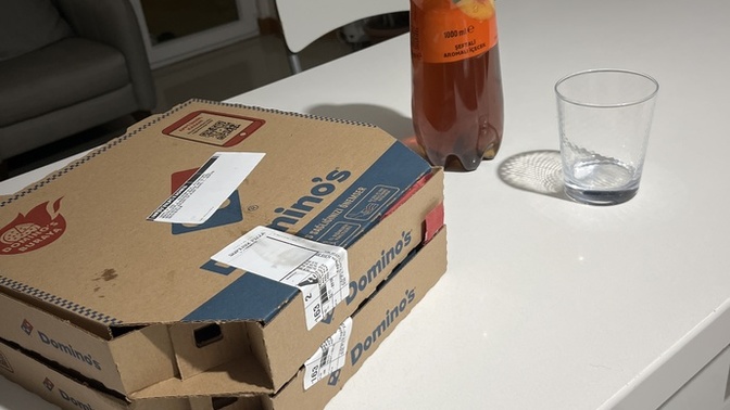 Bu saatte pizza iyi gitmez mi?