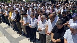 Hakkınızı helal etmediğinizin cenazesine gider misiniz?