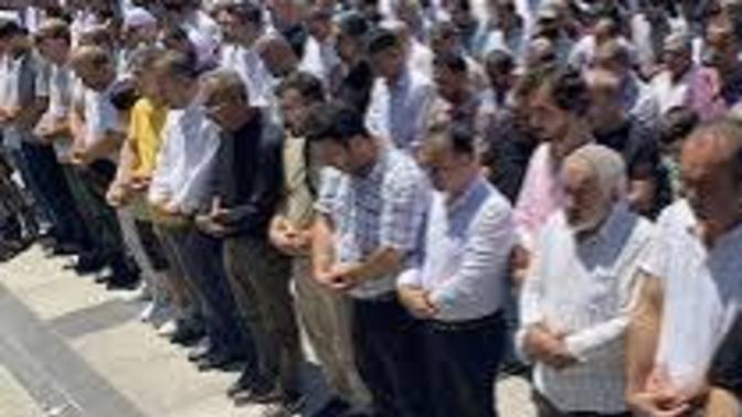Hakkınızı helal etmediğinizin cenazesine gider misiniz?