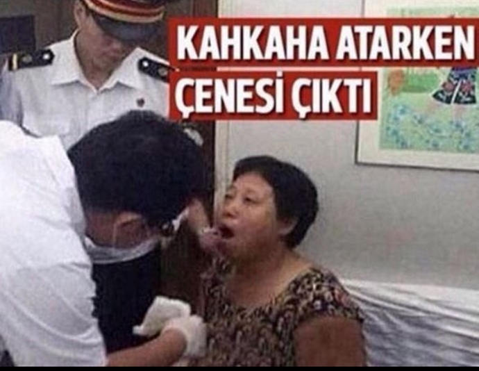 Flörtüm tatsız şaka yaptı bozuntuya vermemek için sesli gülme taklidi yaptım benden ayrıldı sizce gülüşümü değiştirmeli miyim?🤔?