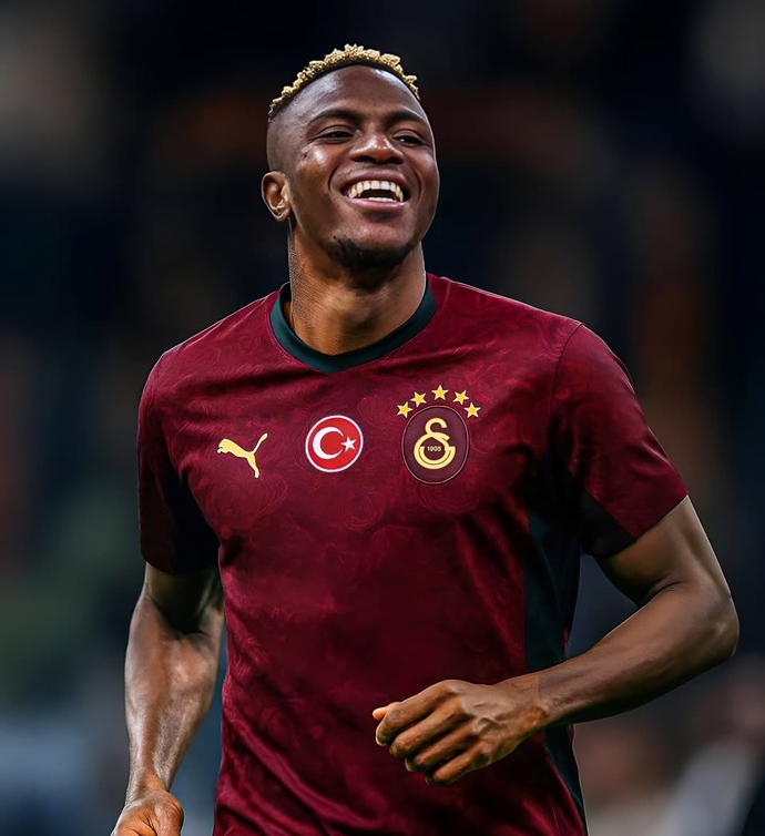 Sizce Galatasarayın yeni sezonda giyeceği muhtemel formalardan en iyisi hangisidir?