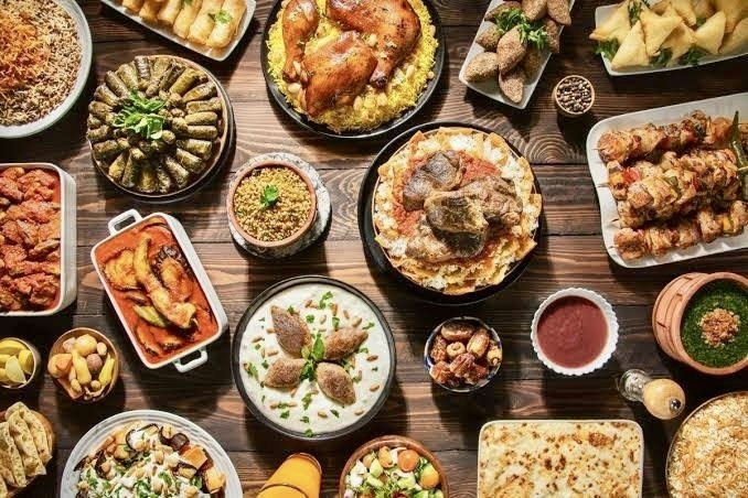 Eşinin ailesi sana geliyor, onlara akşam yemeğinde ve tatlı neler yaparsın?