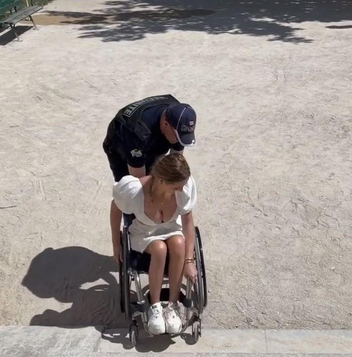 Yardıma muhtaç olan birisine yardım eder misiniz?