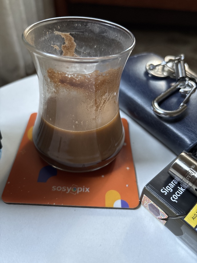 Sabah kalktığımızda kahve bardağımız neden bu kadar çabuk bitiyor? ☕️?