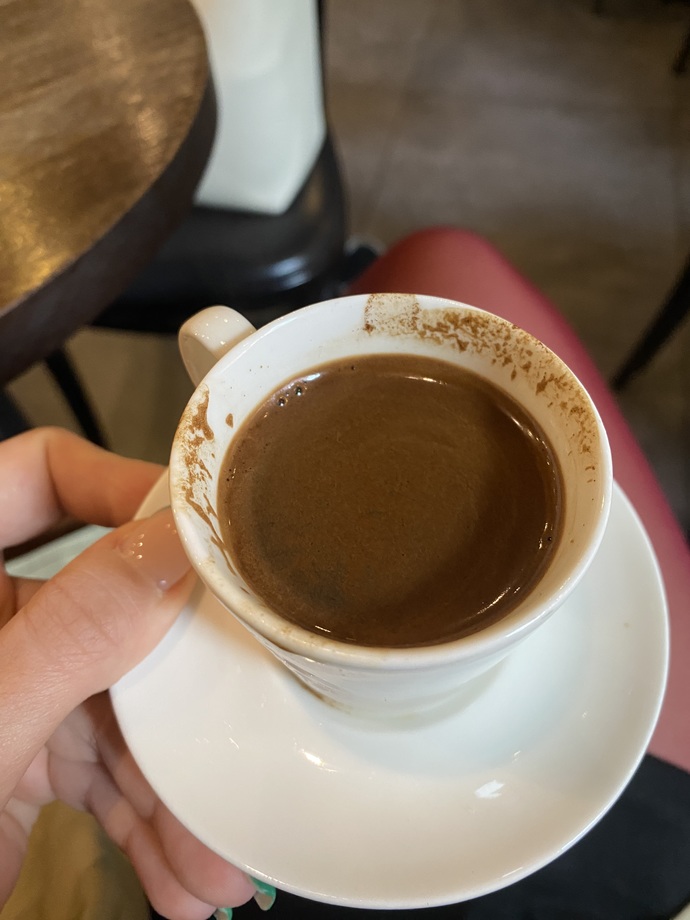 Öğlen kahvesi içmeye bayılır mısınız?