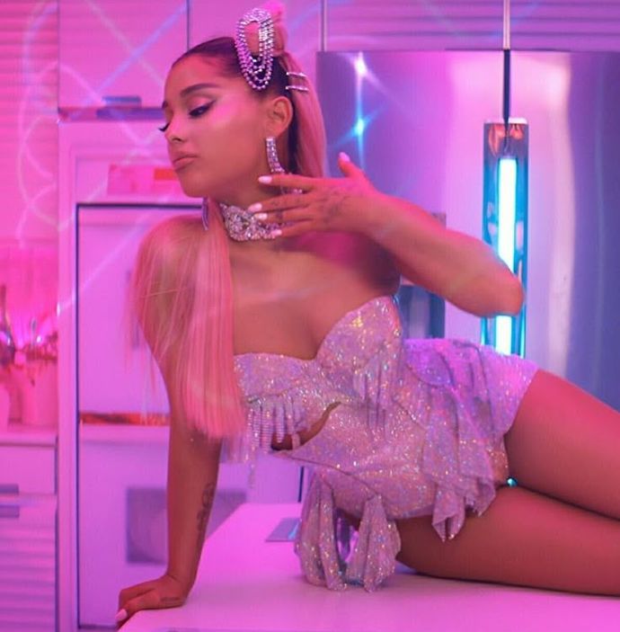 Arianaaaa, dünyayı kurtarıcaz kalk ksksjj