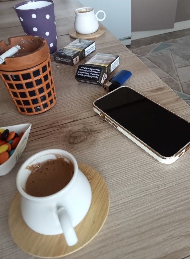 Bazı şeyler sadece durduğu yerde denge yaratır, hiç konuşmadan.. Sizce bu neyin işaretidir?