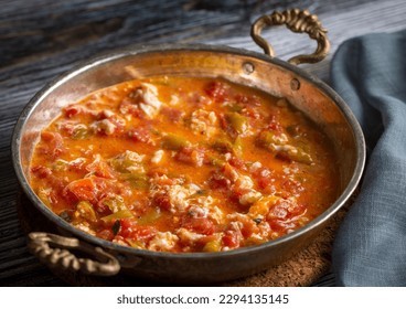 Menemen soğanlı mi olur soğansız mı?