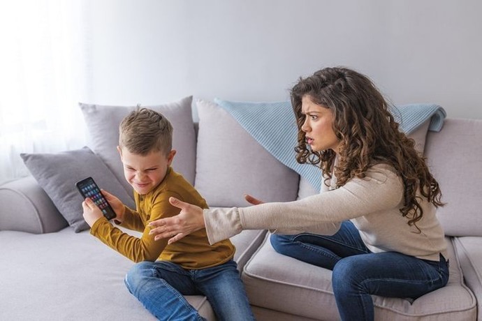 Küçük yaşta tablet/telefon kullanımı hakkında ne düşünüyorsunuz, Sınır koymak şart mı?