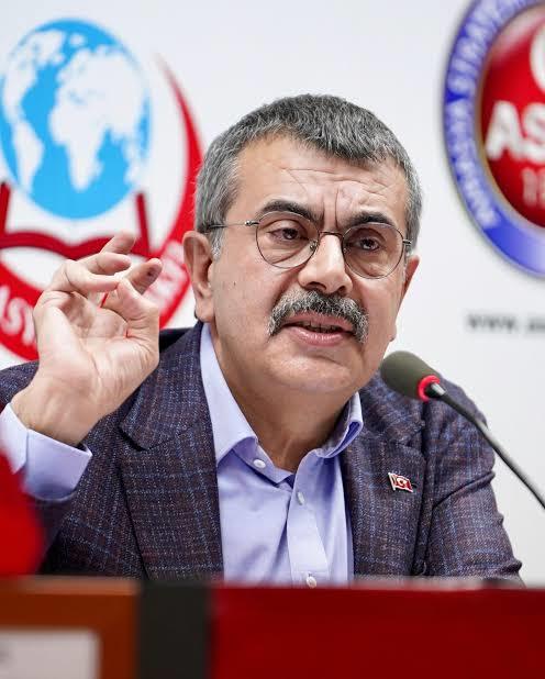 Sen milli eğitim bakanısın! Öğrencileri, öğretmenleri mutsuz etmekten başka ne yaptın?