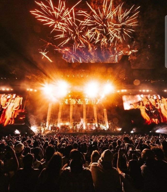 Ölmüş bir sanatçının konserine gitme şansımız olsa kim seçerdiniz?