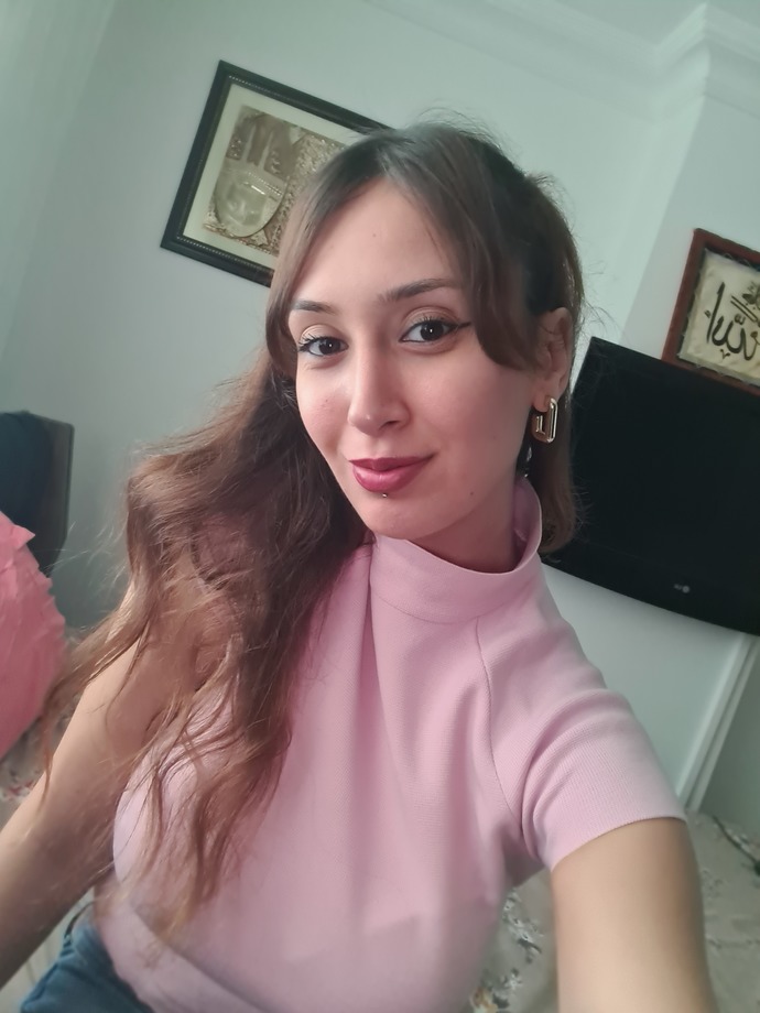 Dudaklarım ve gözlerimde işlem olup olmadıgını herkes soruyor neden sizce çokmu yapay duruyor?