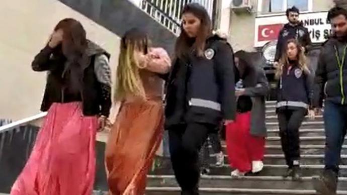 Marketten bir şey almadan çıkmak neden suç işlemiş gibi hissettiriyor?