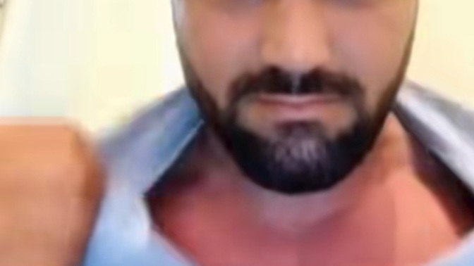 Vücudunu gösteren erkek nasıldır sizce?