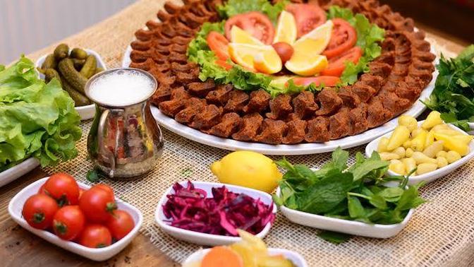 Çiğ köfte mi kısır mı tercih edersin?