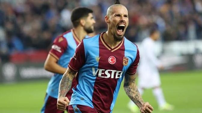 Saç stiliyle aklınızda kalan futbolcu kimdir?
