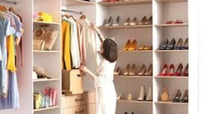 Mevsim geçişlerinde kıyafetlerini vakumlayarak ya da kutulara koyarak saklar mısın?