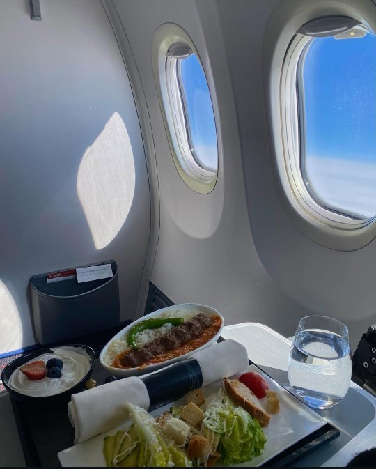 Uçakta business class uçmak zenginlik göstergesi midir?