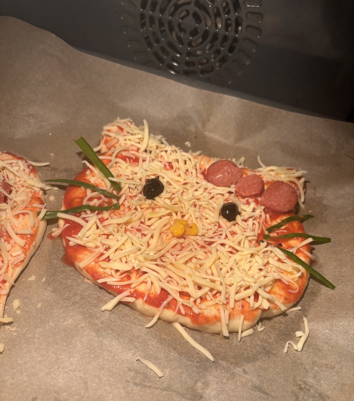Hello Kittyli pizza yediniz mi hiç? Kim ister?