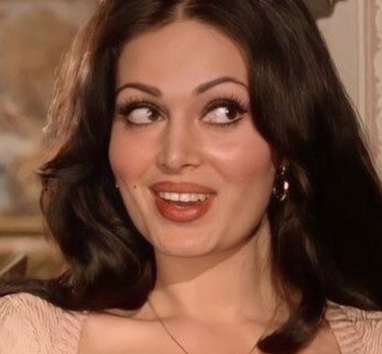 Dişil enerji, aura, cilve diyince de Türkan Şoray 💅💅