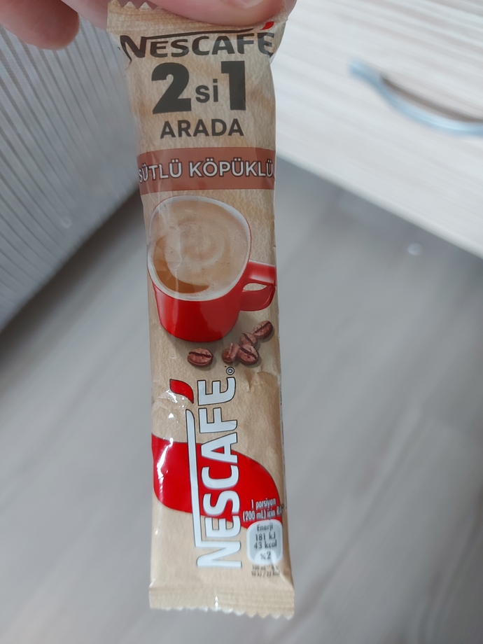 Gencler bi tane nescafe 2 si bir arada aldim noluyor bu yani 2 si bir arada ne demek ve bunda da çok kafein var mı?