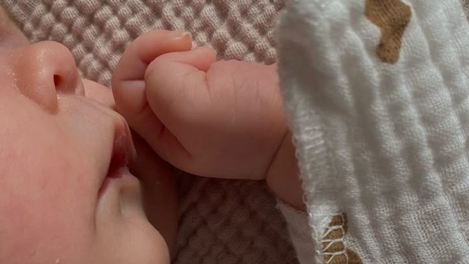 Eğer kaynanan seni hiç sevmiyor ama bir çocuğuk doğrunca sevmeye başlasa ne düşünürsun?