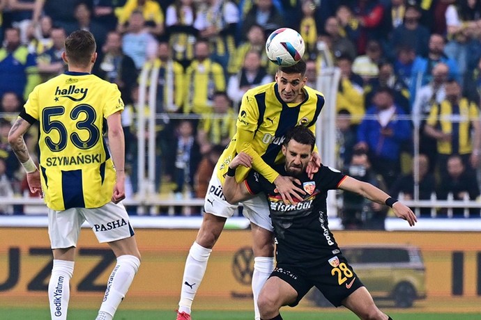 Fenerbahçe 3 - Kayserispor 3... Sarı lacivertliler 90+4te şampiyonluk yarışında çok ağır yara aldı! Maçı nasıl buldunuz?