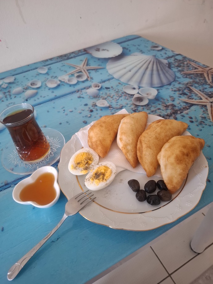 Sabahın 8ınde kendine pişi yapmayanda sorgulanmalı degil mi?