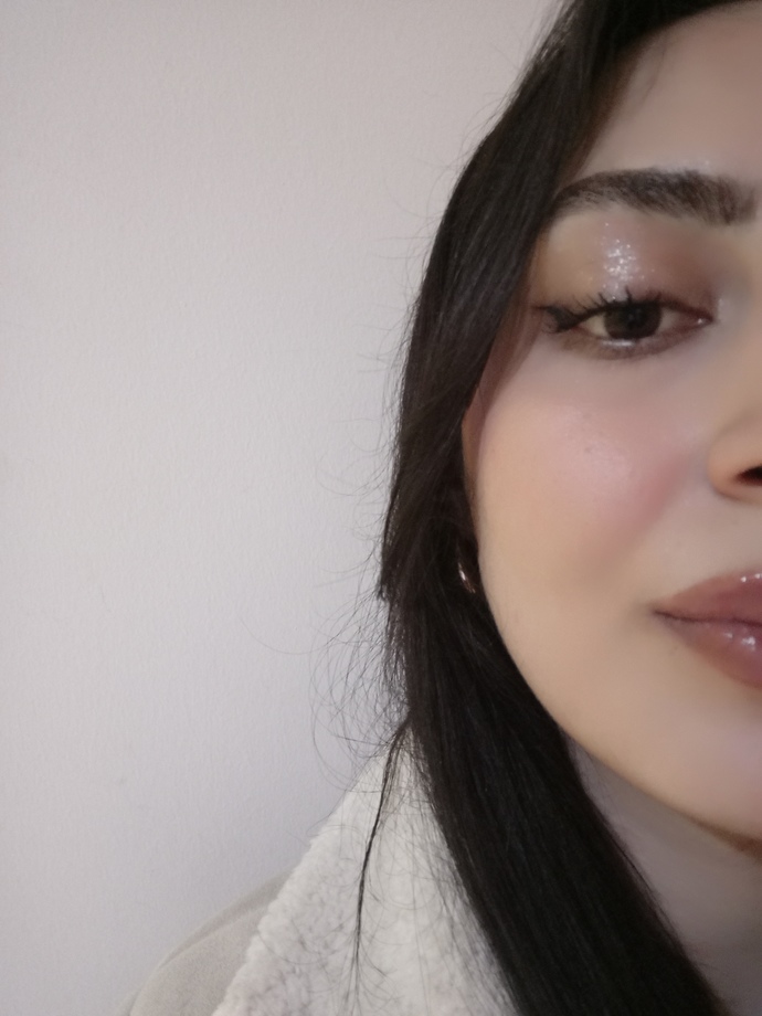 Günlük makyaj için farın simli olması abartı mı?