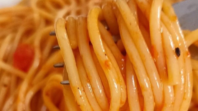 Spagetti makarna salçalı olur mu?