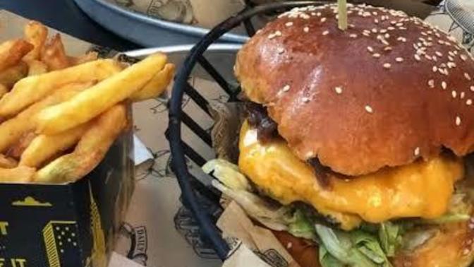 Hamburgerin etli mi olsun tavuklu mu?