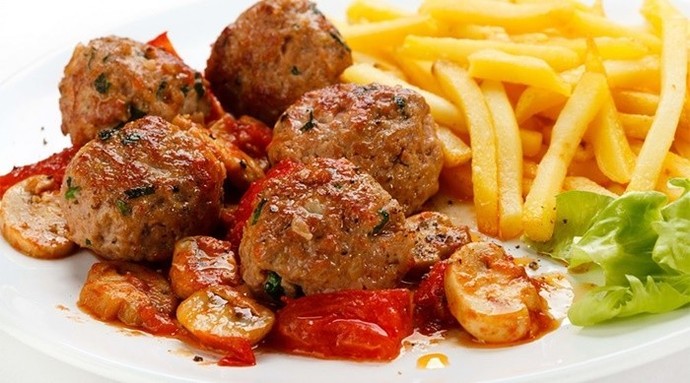 Patates kızartması nın yanına en iyi hangi yemek ve içecek gider?
