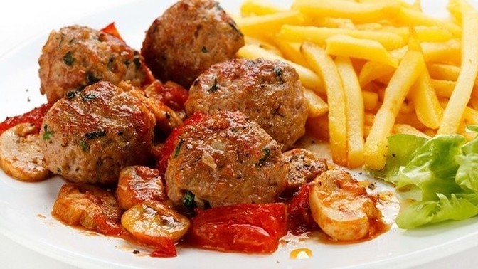 Patates kızartması nın yanına en iyi hangi yemek ve içecek gider?