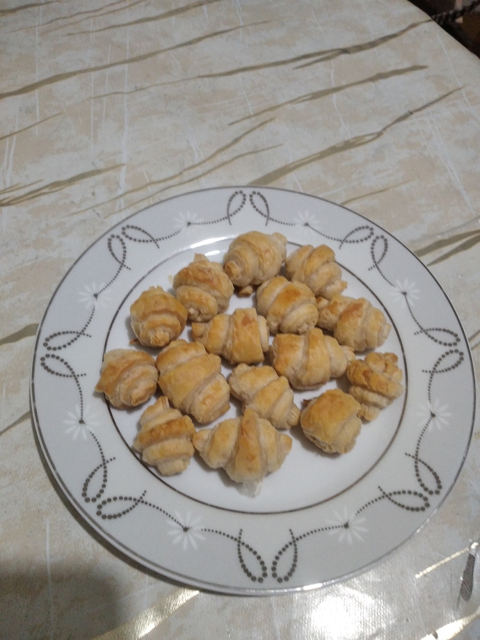 Milföy hamurundan böyle bir atıştırmalık hazırladım nasıl olmuş?