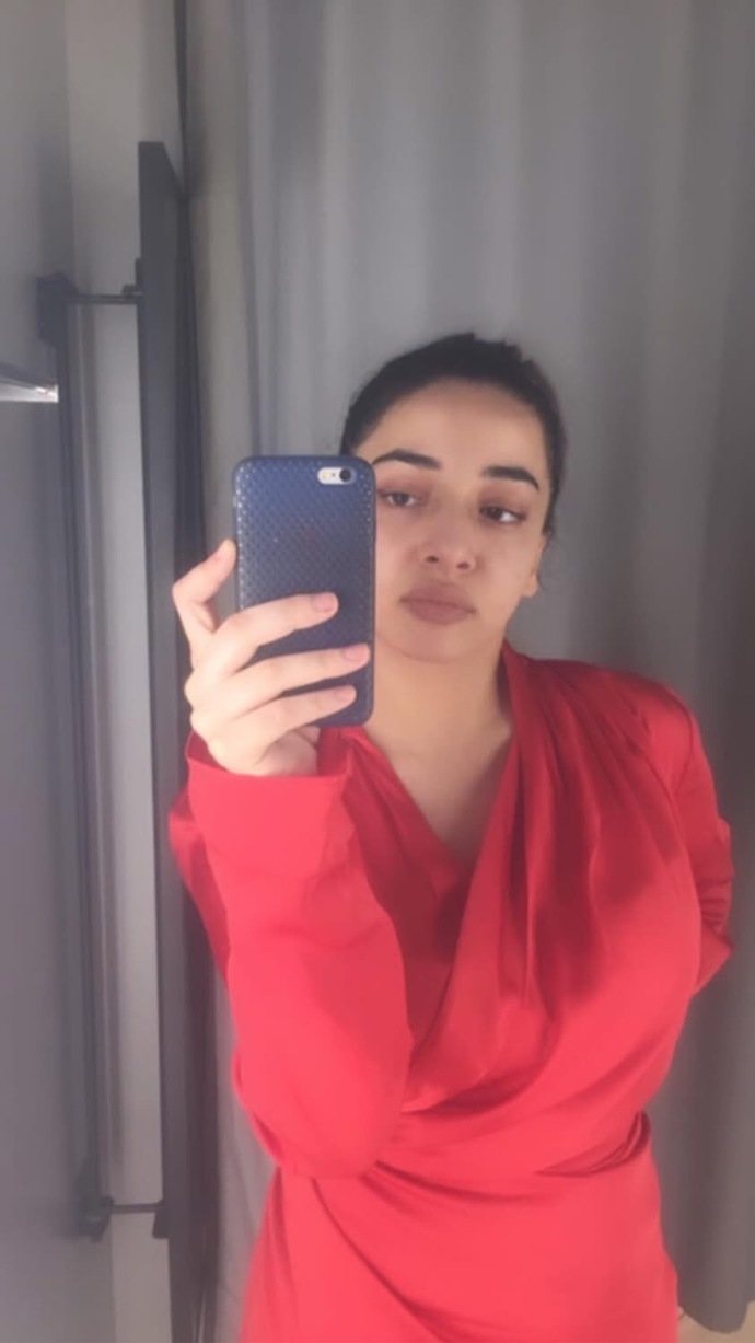 Kırmızı renk bir kadına gerçekten çekicilik katar mı?