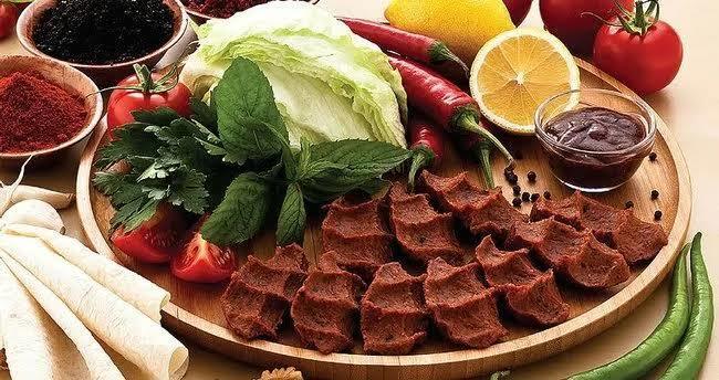 Çiğ köfte marulsuz olur mu?