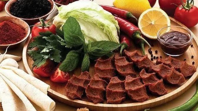 Çiğ köfte marulsuz olur mu?