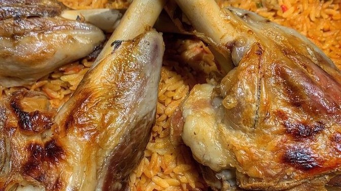 "Kuzu incik sabır ister, değerini bilen pişirir. Sizce bazı insanlar bu yemeği mi hak ediyor, yoksa sadece hazır noodle mı?