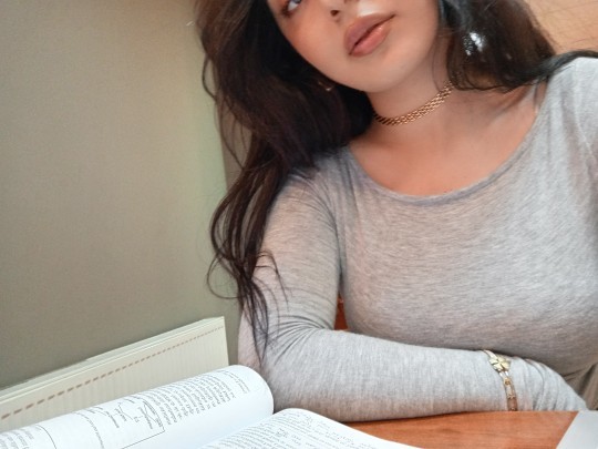 Kütüphanede çalışamayan tek ben miyim?
