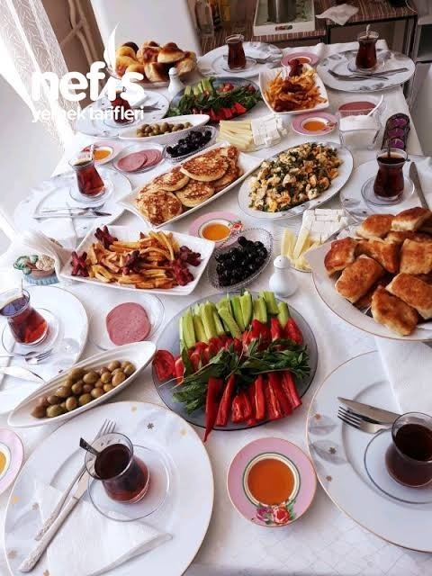 Kahvaltı masasında olmazsa olmazınız nedir?