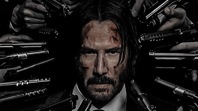John Wick film serisinde sizce yan karakterler neden hiç kafaya hedef almıyorlar?