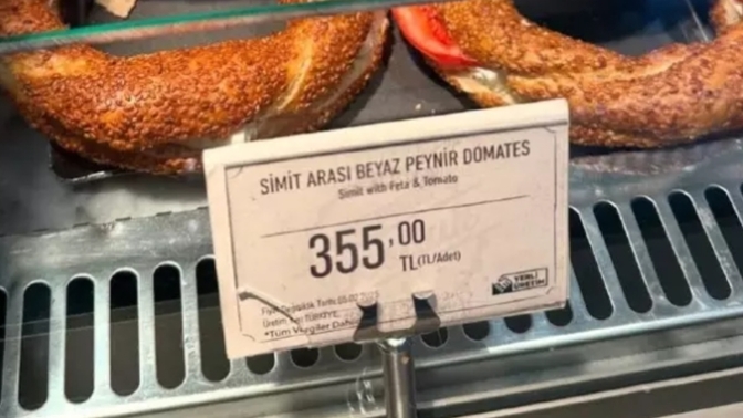 Havalimanı'nda simit arası beyaz peynir 355 Lira! Sizce simidin arasında en iyi ne gider?