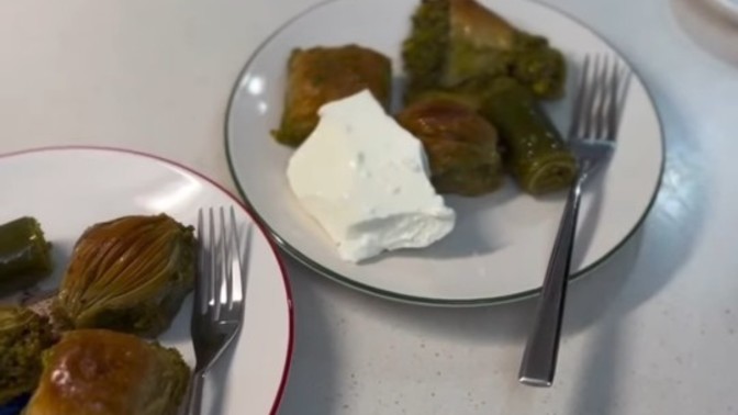 Tatlının yanında yoğurt yenir mi?