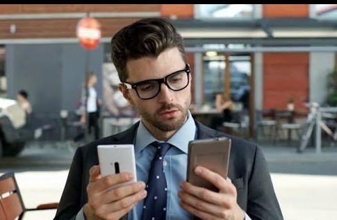 2 akıllı Telefon kullanan insanlar hakkında ne düşünüyorsunuz kaç telefonunuz var?