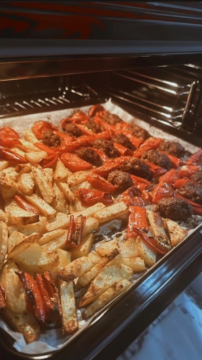Fırında patates ve köfte sever misiniz?