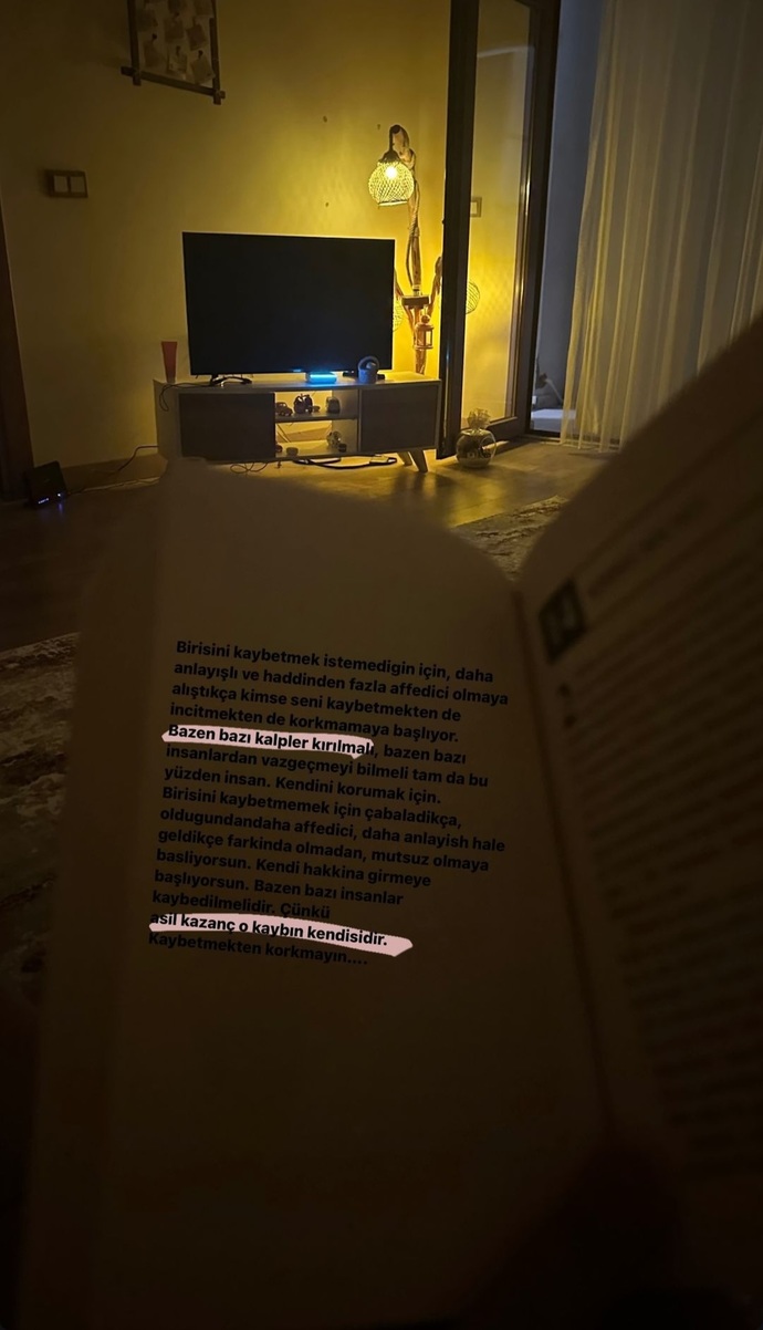 Keşke benim de karşımda her zorluğa rağmen dimdik duran ve beni sevebilen biri olsaydı diyor musunuz?