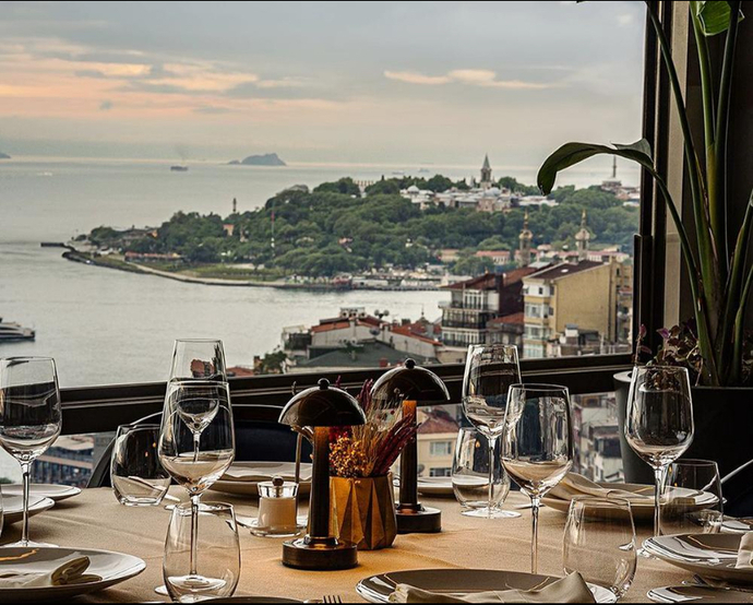 İstanbul'da Sevgili ile Başbaşa Kalmalık Loca Şeklinde Kapalı Bölmeli Mekanlar Var mı?